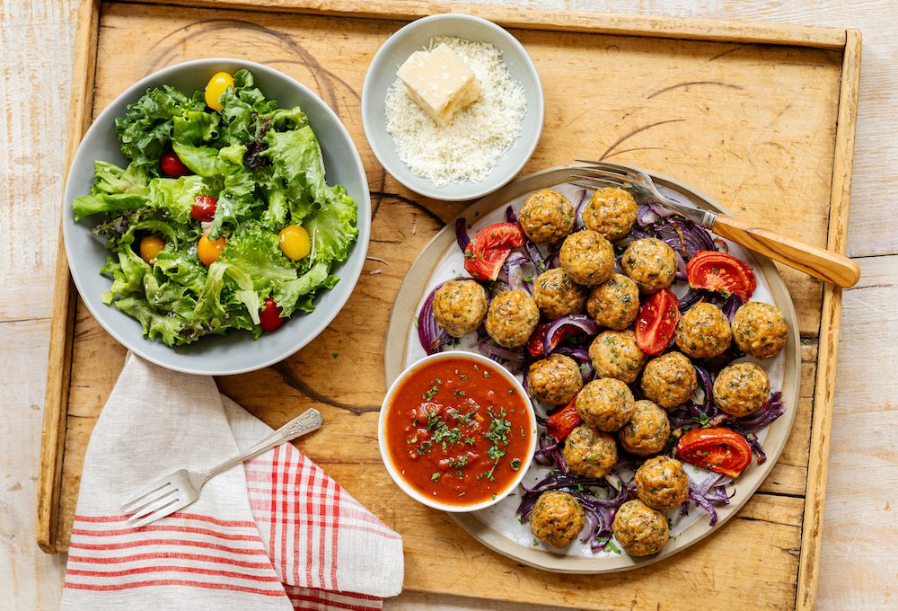 Boulettes de poulet marinara cuites au four