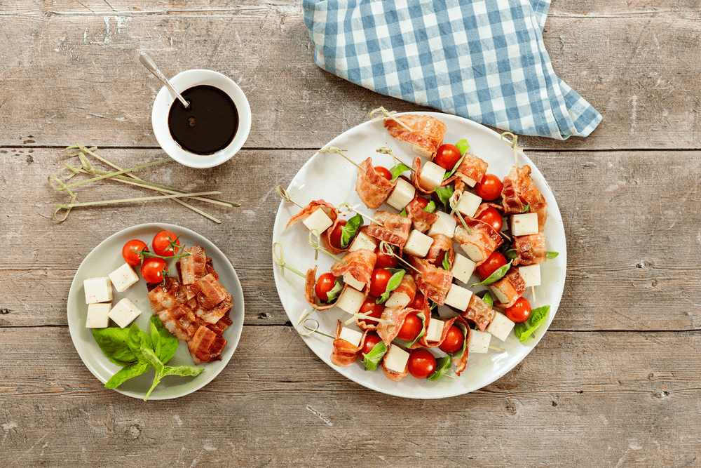 brochettes caprese au bacon